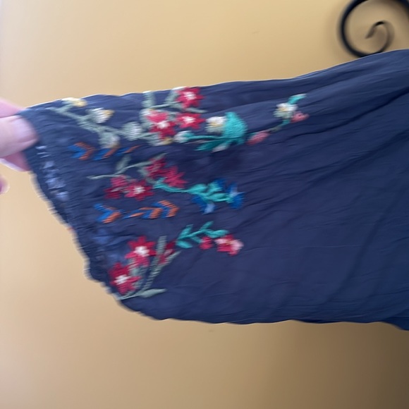 Beautiful embroidered Johnny Was blouse - Picture 2 of 5